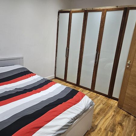 2 Bedroom Flat - Travel Direct To Heathrow/Central لندن المظهر الخارجي الصورة