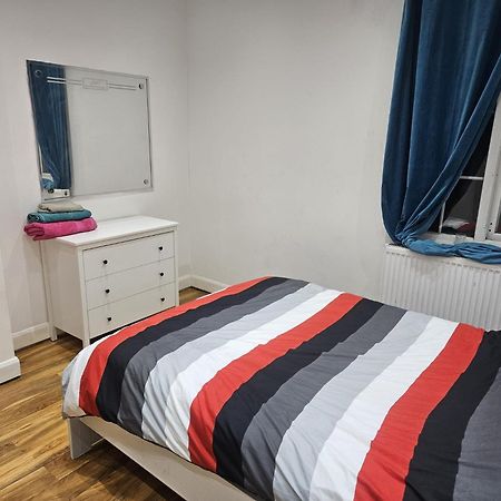 2 Bedroom Flat - Travel Direct To Heathrow/Central لندن المظهر الخارجي الصورة