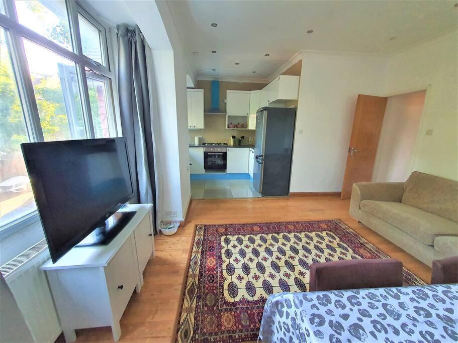 2 Bedroom Flat - Travel Direct To Heathrow/Central لندن المظهر الخارجي الصورة