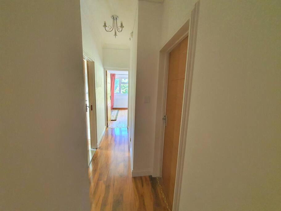 2 Bedroom Flat - Travel Direct To Heathrow/Central لندن المظهر الخارجي الصورة