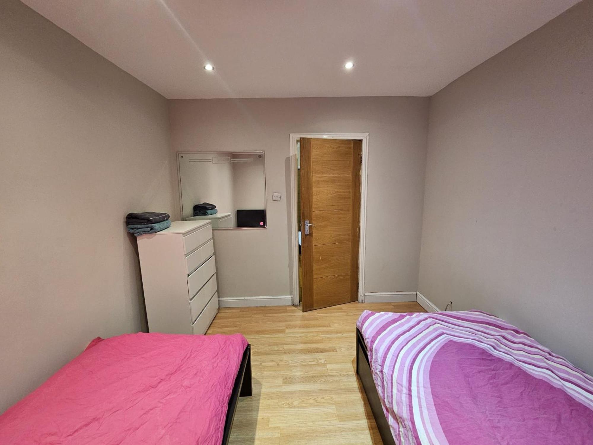 2 Bedroom Flat - Travel Direct To Heathrow/Central لندن المظهر الخارجي الصورة