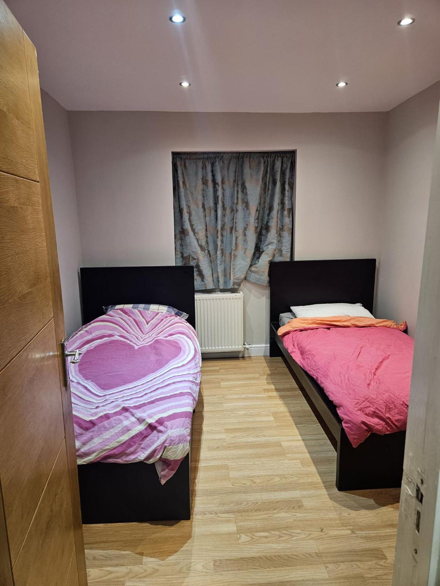 2 Bedroom Flat - Travel Direct To Heathrow/Central لندن المظهر الخارجي الصورة